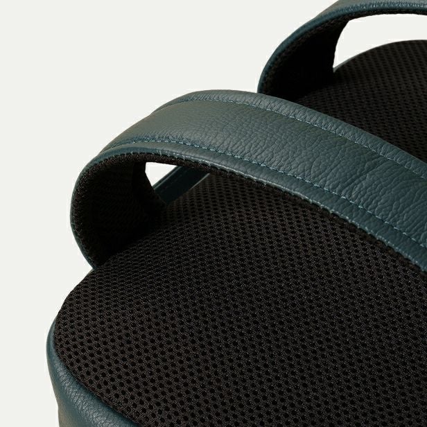 スリムバックパック｜LIB