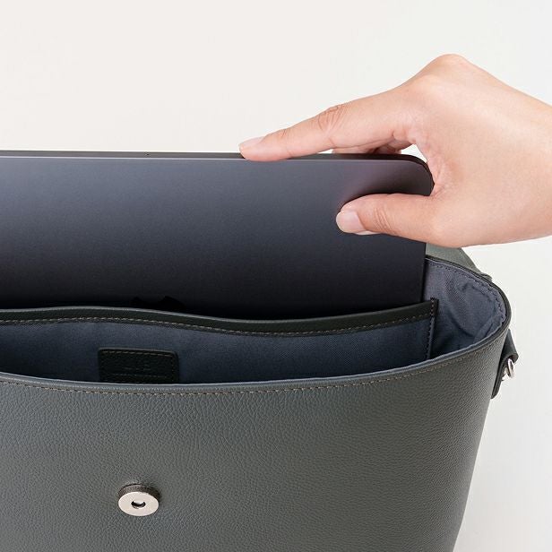 フラップショルダーバッグ