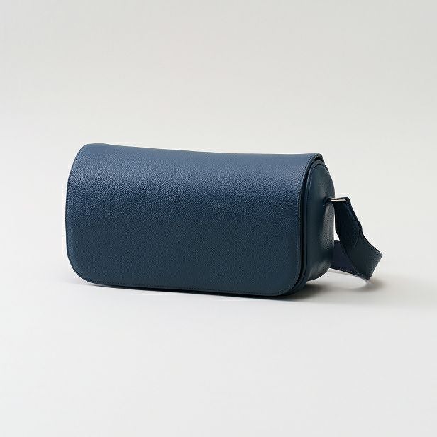 プルメシアンネイビー