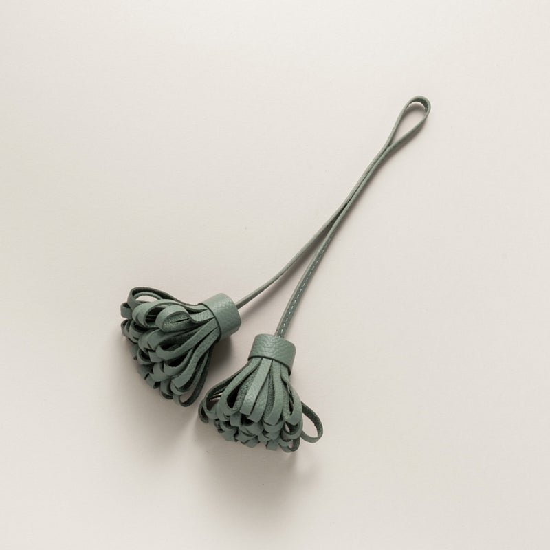 ループタッセル バッグチャーム